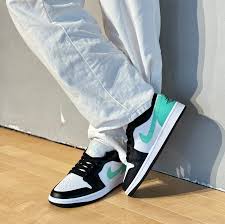 לצפייה במוצר JORDAN 1 LOW WH BLK GR 